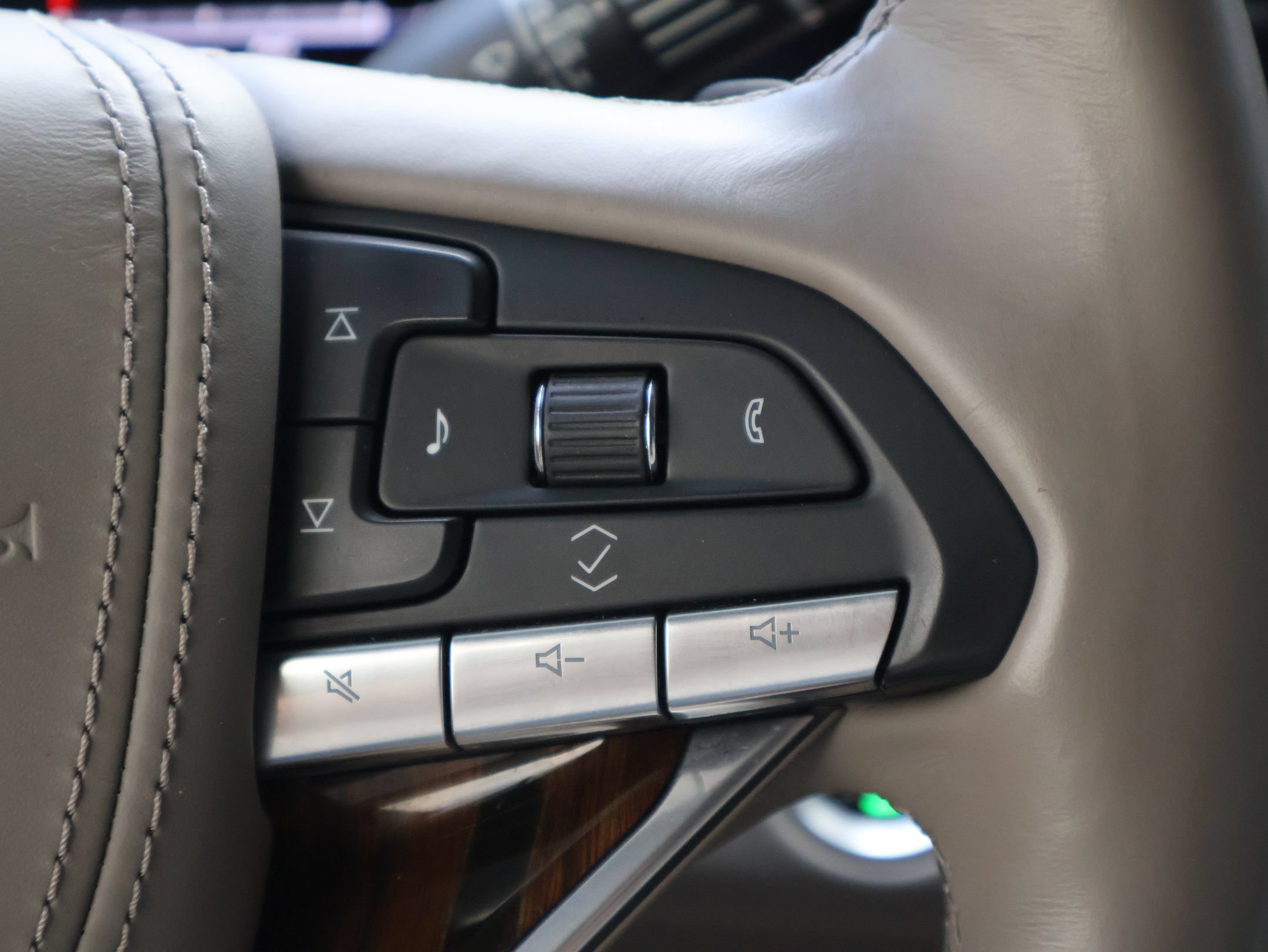 Used 2022 Cadillac Escalade Sport Platinum AWD/4WD image 16