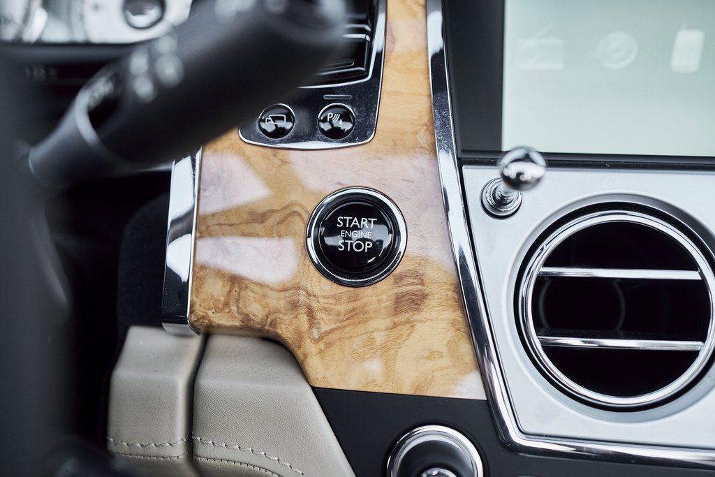 Used 2017 Rolls-Royce Dawn image 55
