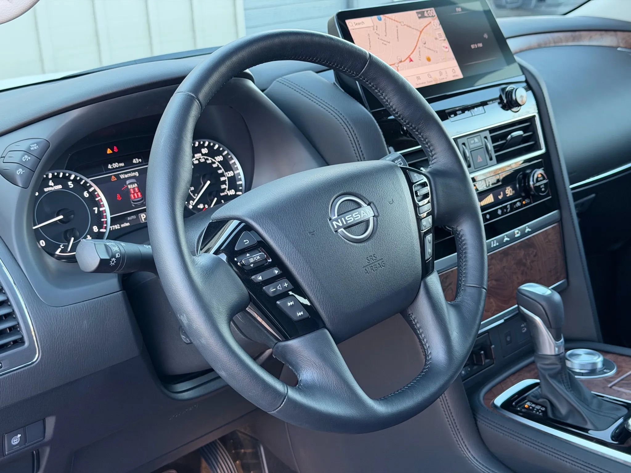 Used 2024 Nissan Armada SL w/ Captain's Chairs Package image 32