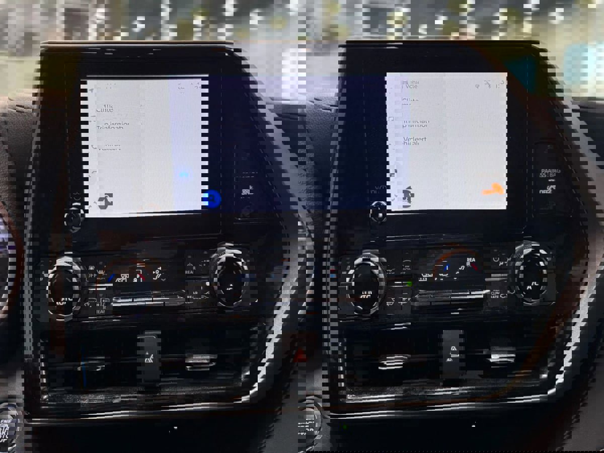 Used 2023 Toyota Highlander XLE image 19