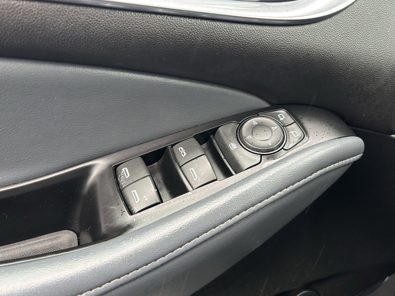 Used 2023 Buick Enclave Essence image 17