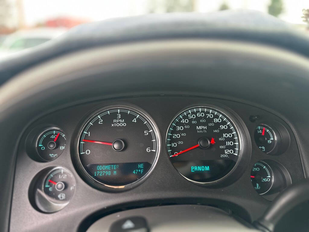 Used 2010 Chevrolet Suburban LT image 14