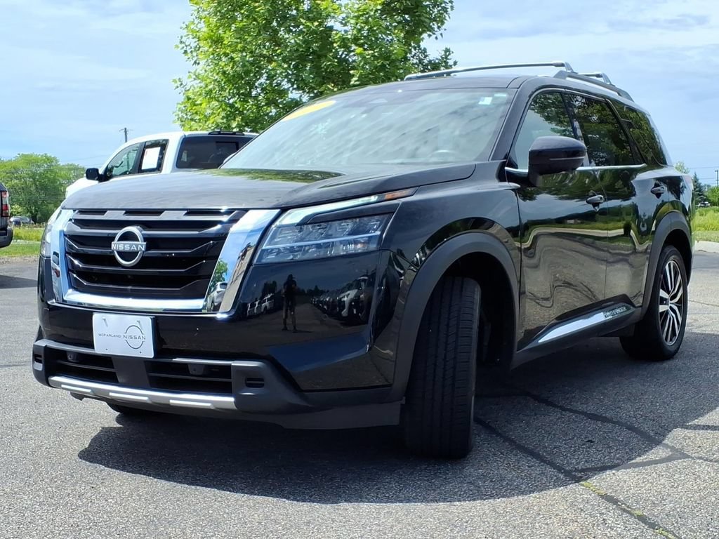 Certified 2023 Nissan Pathfinder Platinum w/ Cargo Package AWD/4WD image 6