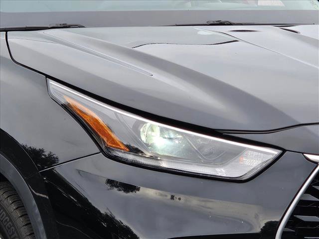 Used 2021 Toyota Highlander L FWD image 4