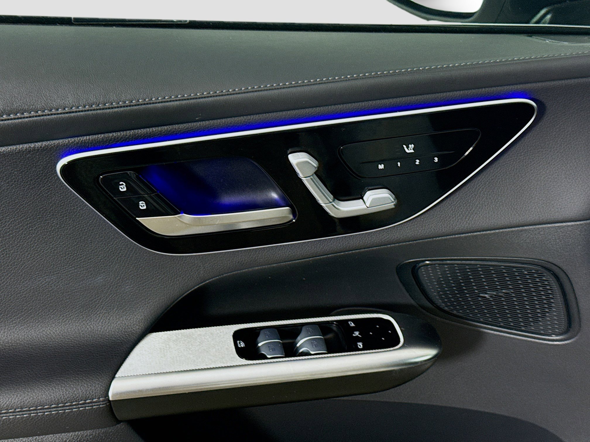 Used 2024 Mercedes-Benz GLC 300 4MATIC image 24