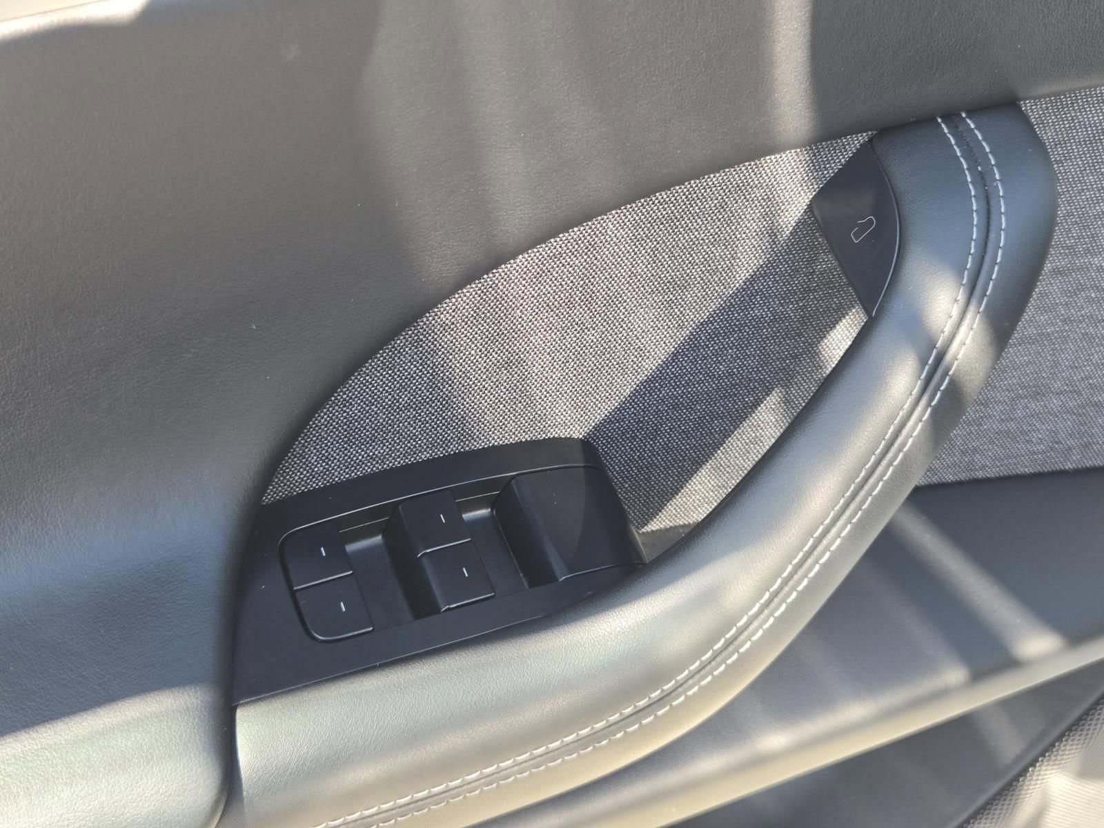 Used 2022 Tesla Model X Plaid image 18