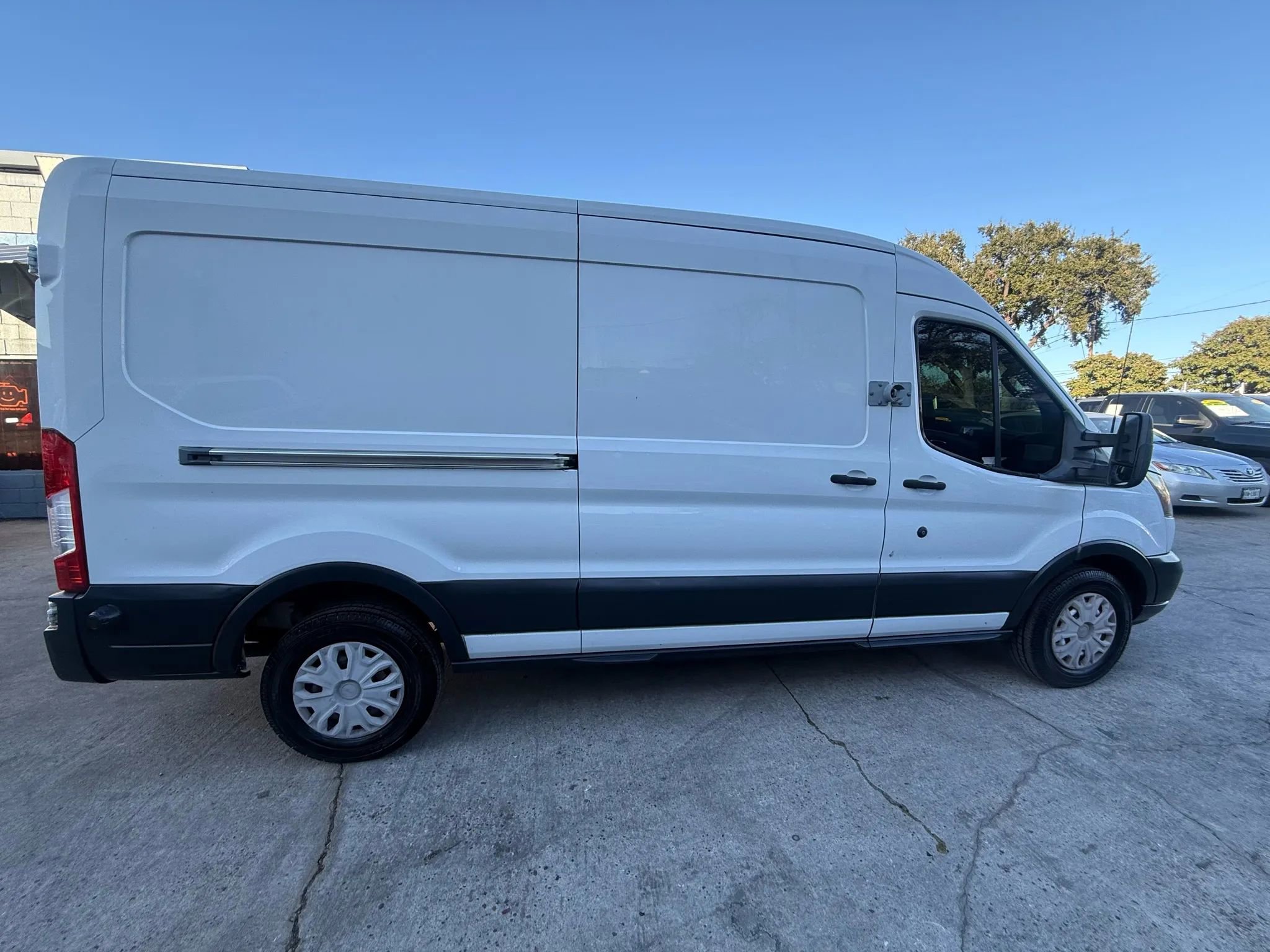 Used 2017 Ford Transit 350 148 Medium Roof RWD image 8