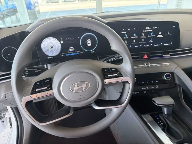 Used 2024 Hyundai Elantra SEL FWD image 17