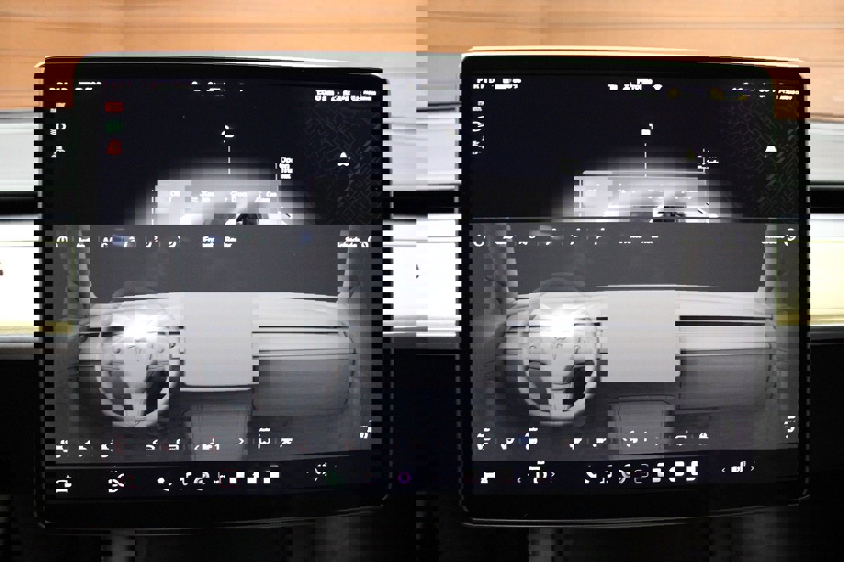 Used 2022 Tesla Model Y Long Range image 25