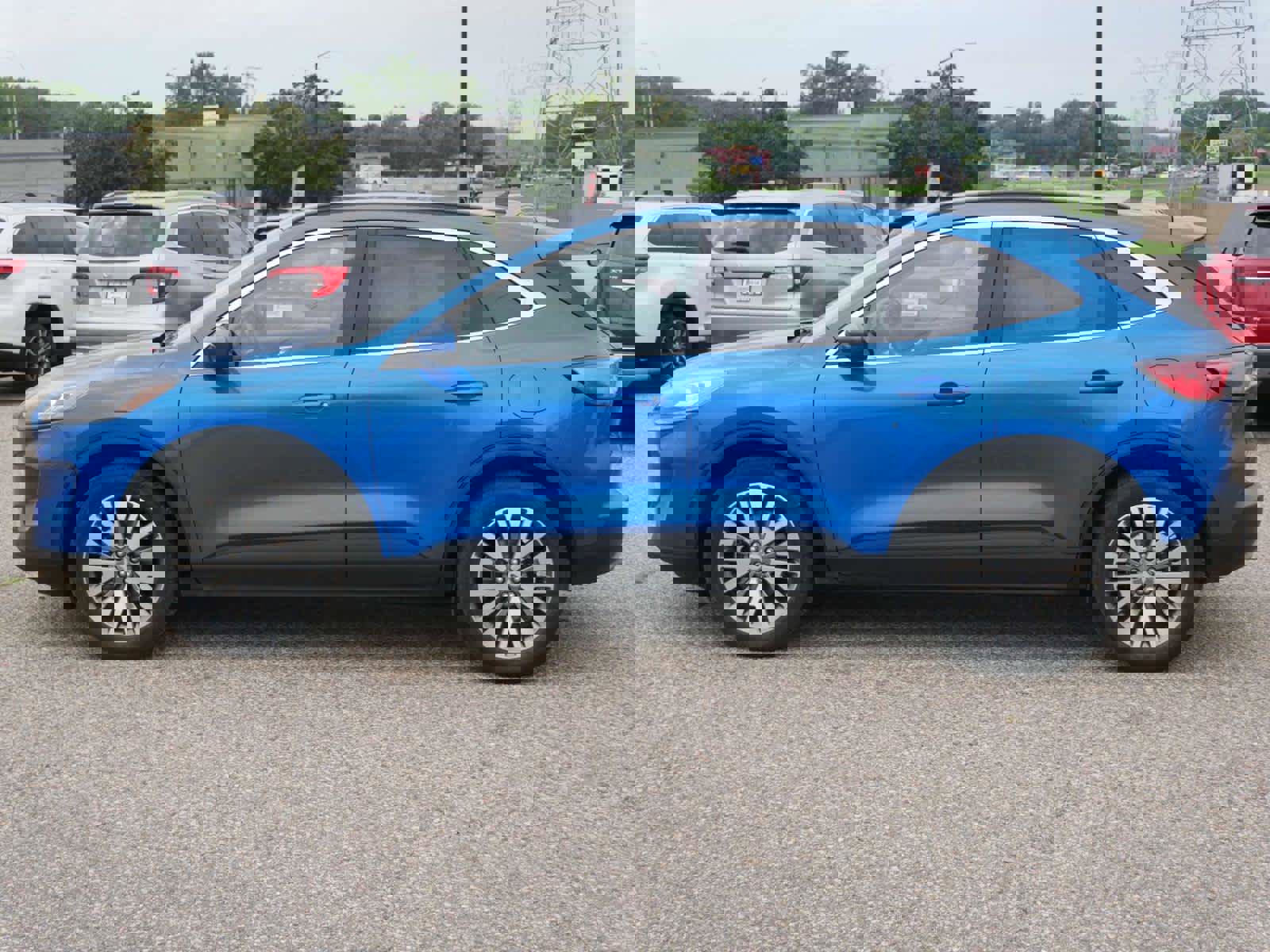 Used 2021 Ford Escape Titanium image 4