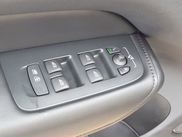 Certified 2025 Volvo XC60 B5 Plus image 12