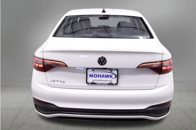 Used 2022 Volkswagen Jetta S image 4