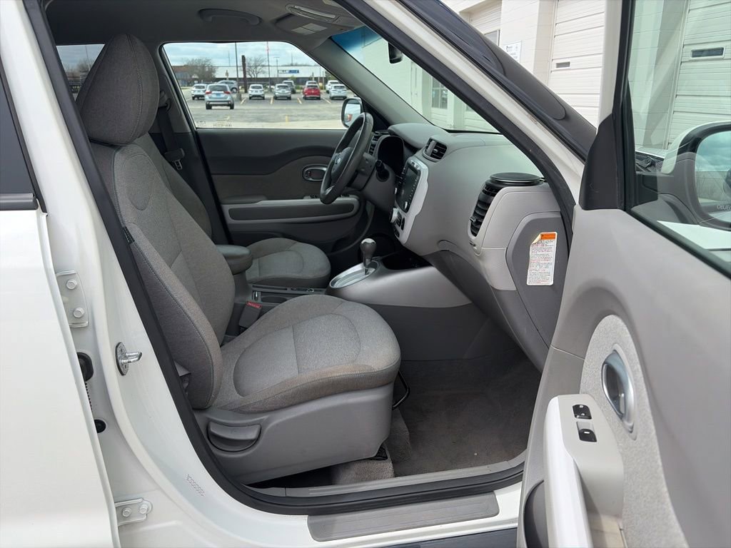 Used 2017 Kia Soul EV FWD image 11