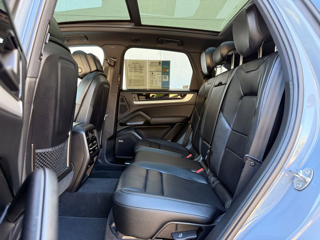 Used 2024 Porsche Cayenne image 18