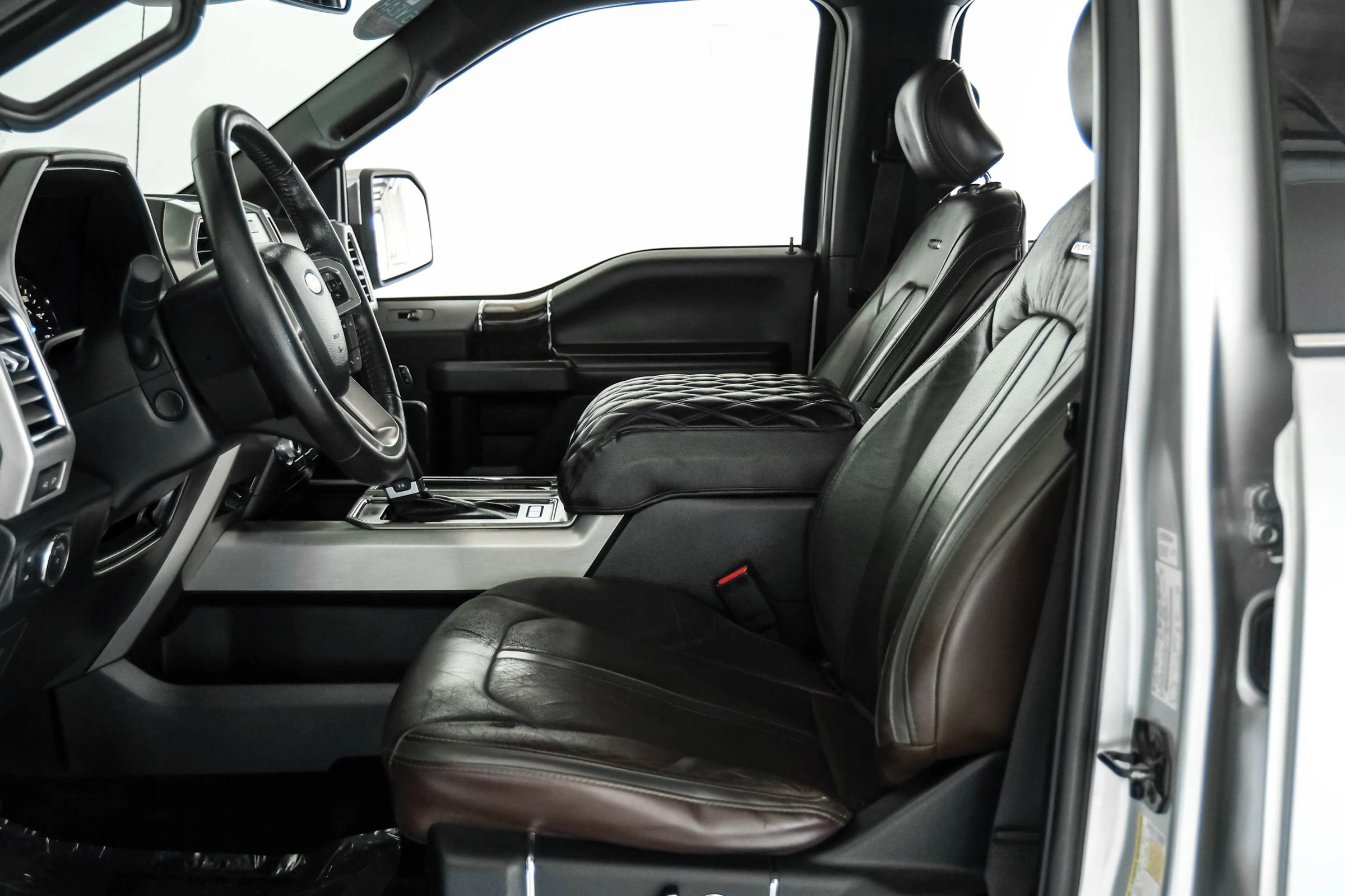 Used 2015 Ford F150 Platinum w/ Equipment Group 701A Luxury RWD image 3