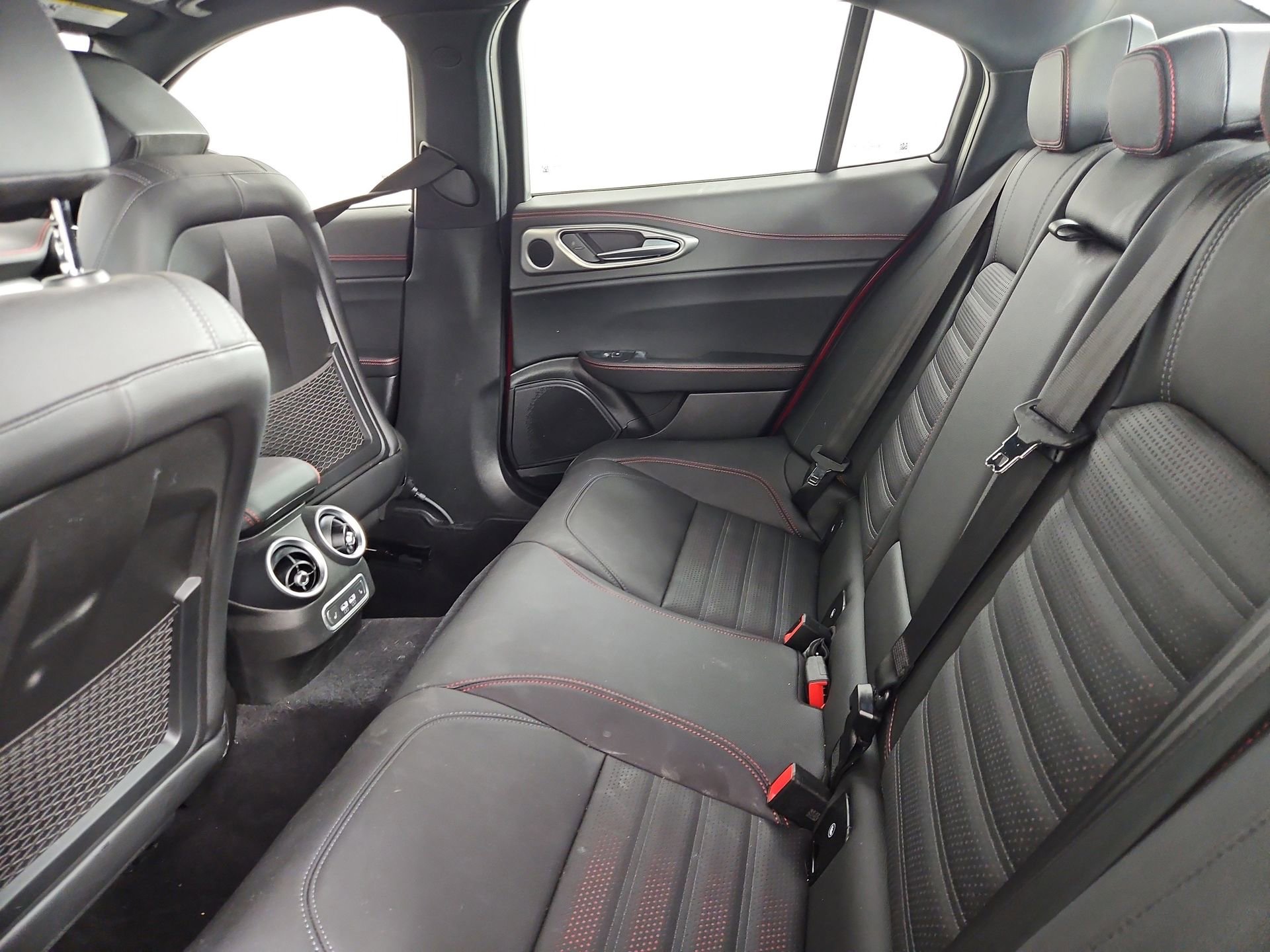 Used 2025 Alfa Romeo Giulia AWD image 9
