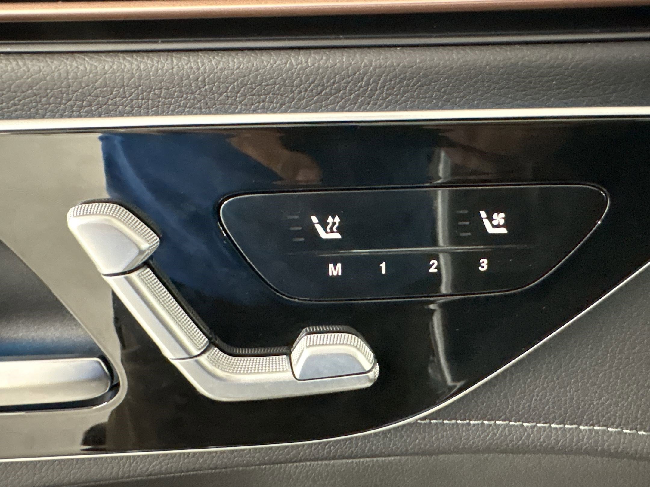 New 2026 Mercedes-Benz EQE 320 4MATIC SUV image 21