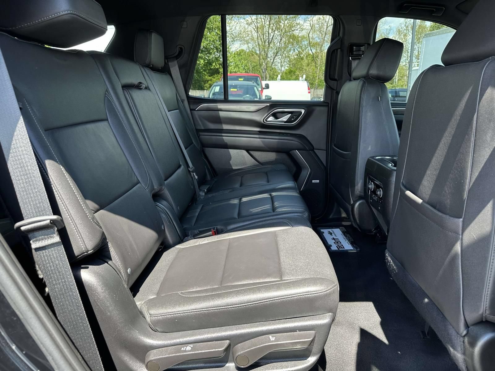 Used 2022 Chevrolet Tahoe Z71 w/ Luxury Package AWD/4WD image 25