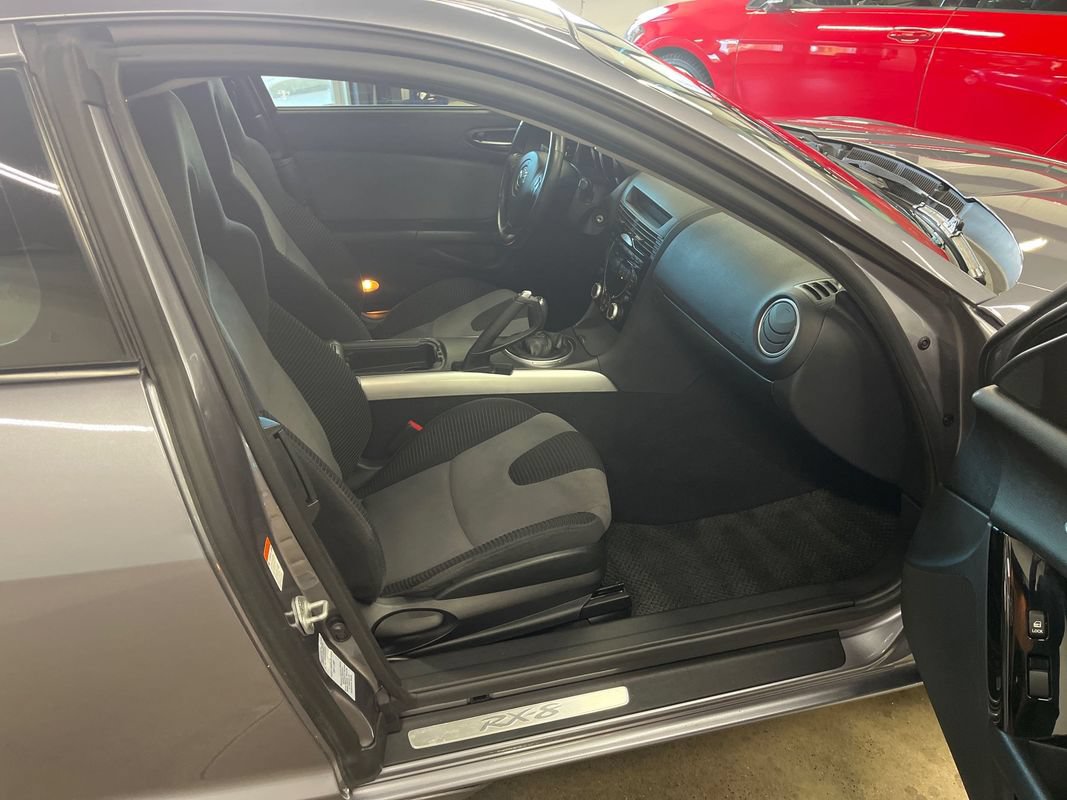 Used 2004 MAZDA RX-8 w/ MT Sport Pkg RWD image 43