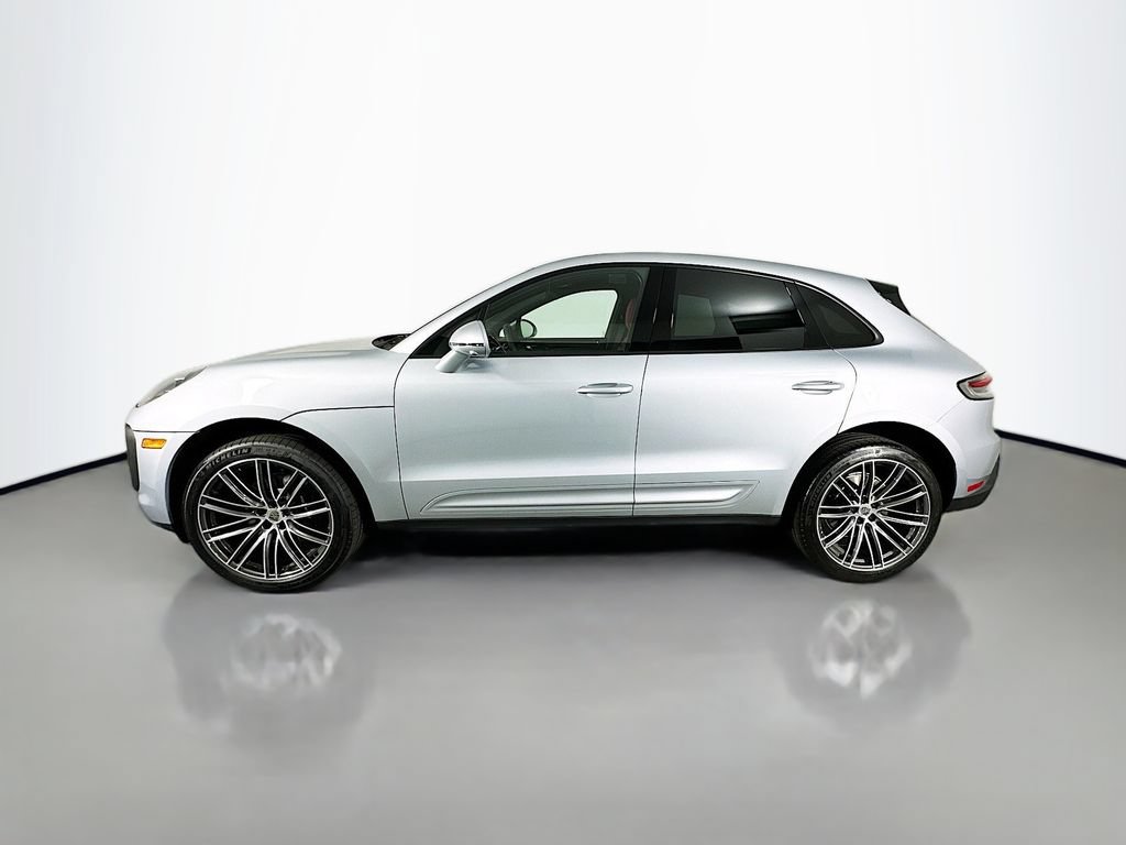 Certified 2026 Porsche Macan AWD/4WD image 2