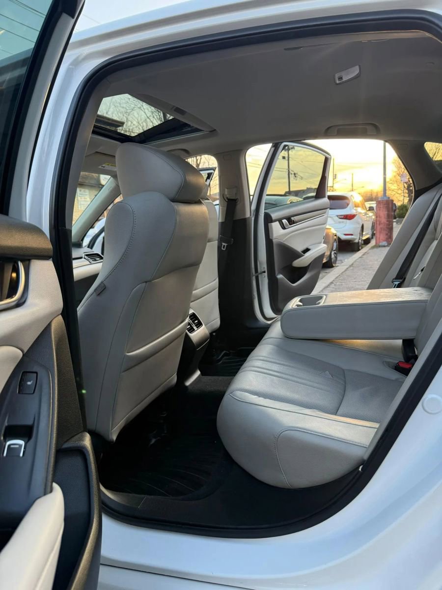 Used 2018 Honda Accord Touring image 7