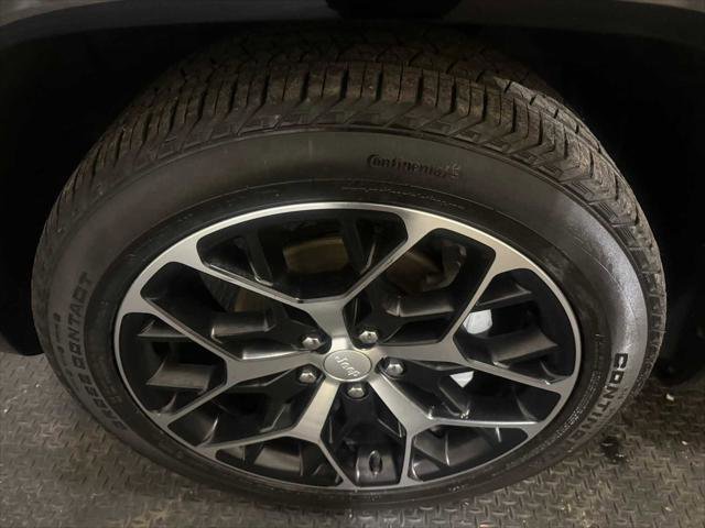 Certified 2023 Jeep Grand Cherokee Summit image 8