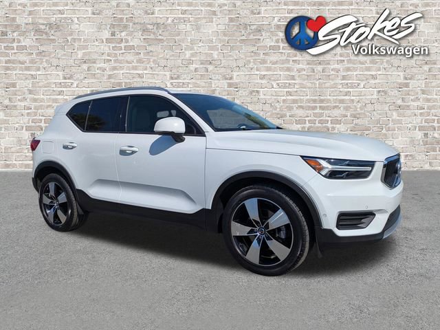 Used 2019 Volvo XC40 T5 Momentum image 2