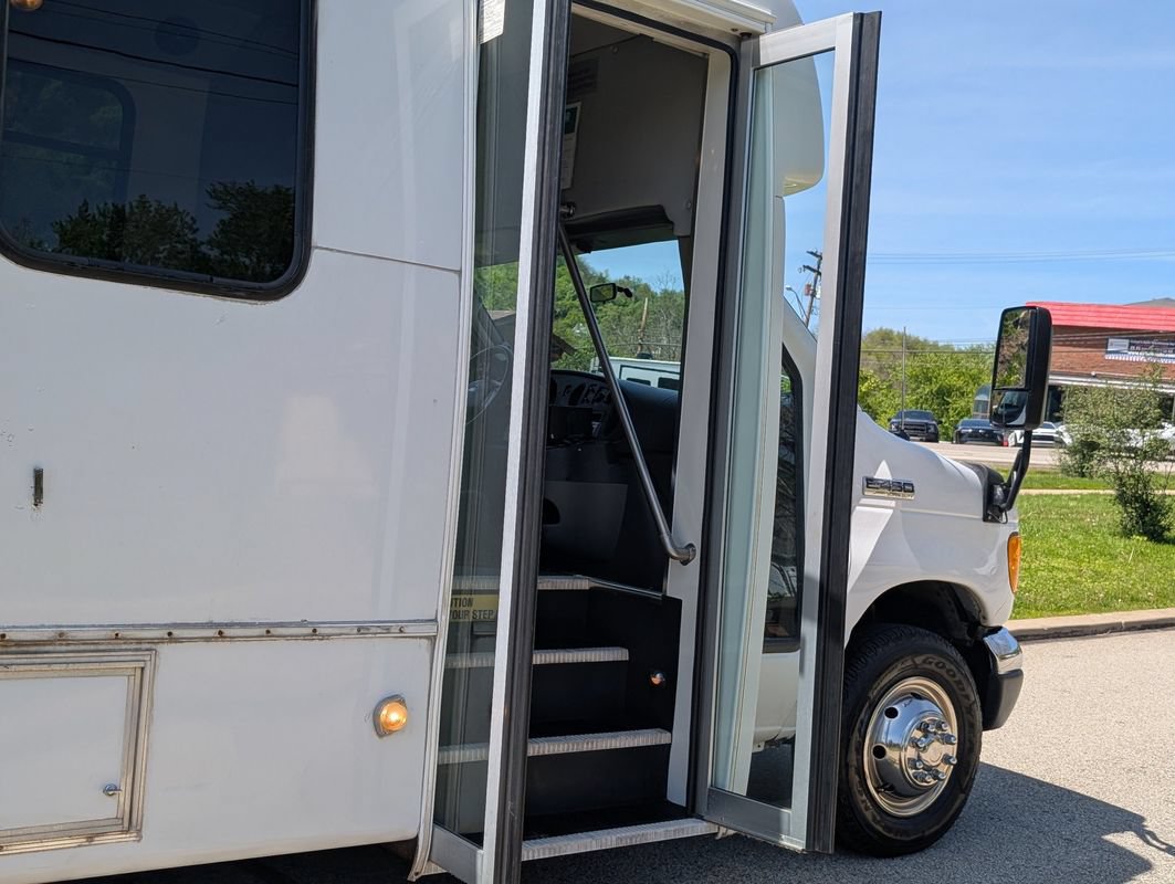 Used 2007 Ford E-450 and Econoline 450 RWD image 25