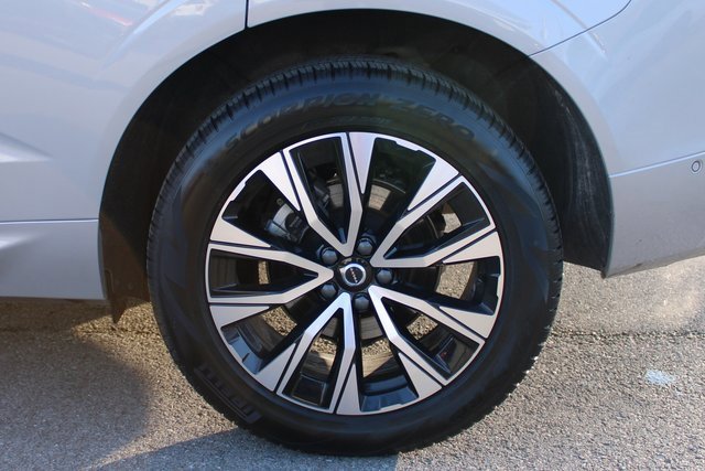 Used 2025 Volvo XC60 B5 Plus image 37