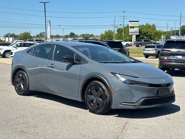 Used 2024 Toyota Prius LE FWD image 7