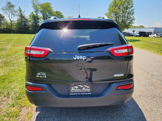 Used 2016 Jeep Cherokee Latitude w/ Cold Weather Group AWD/4WD image 7