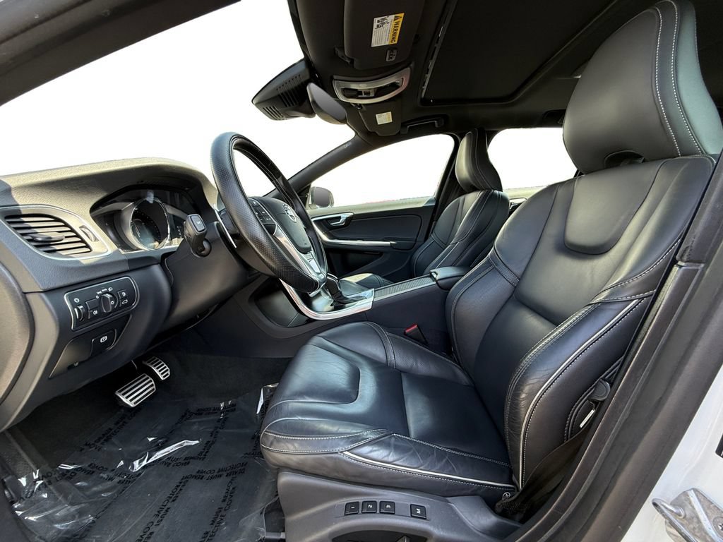 Used 2017 Volvo V60 T6 R-Design Platinum w/ Climate Package AWD/4WD image 9