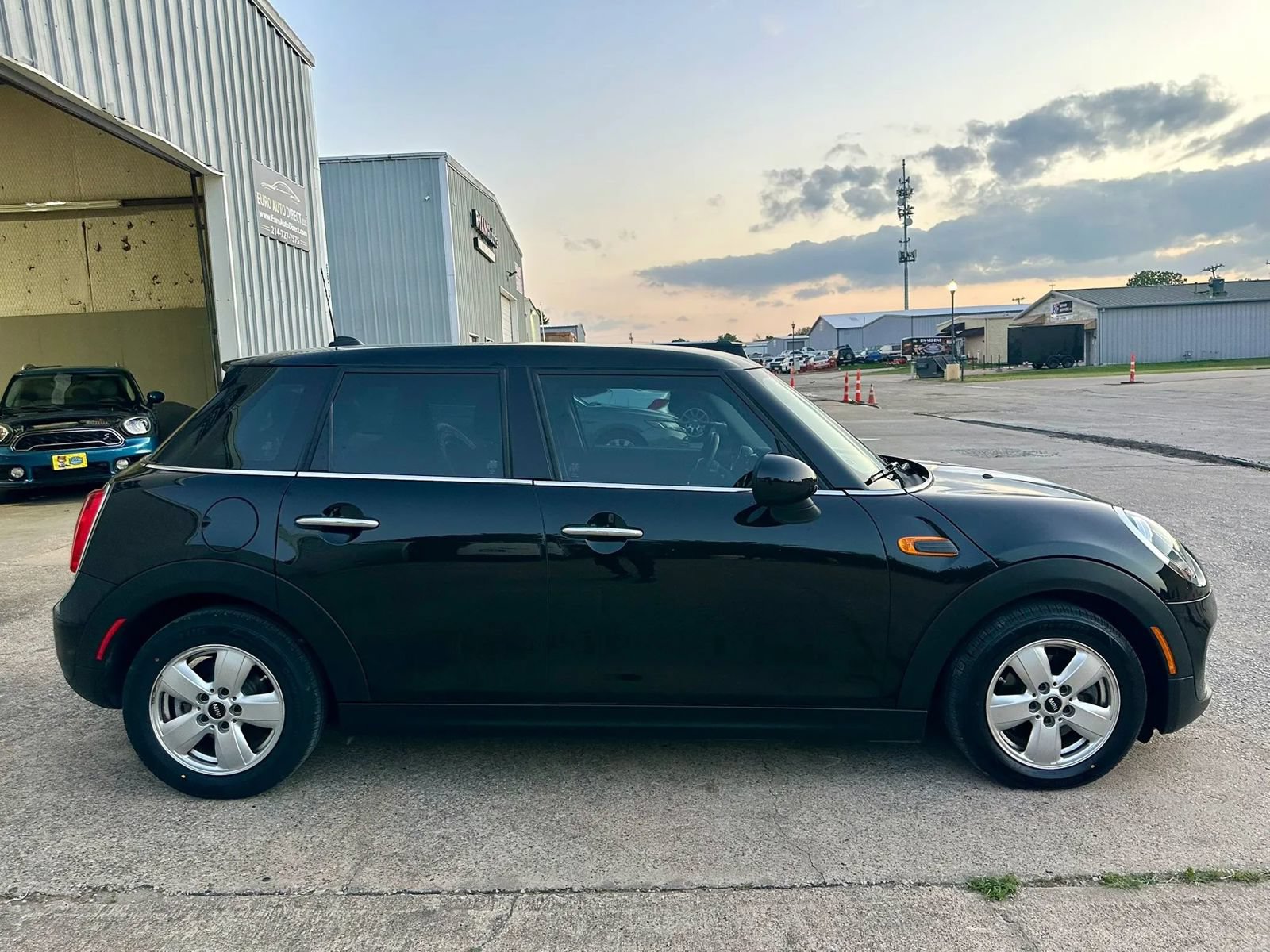 Used 2019 MINI Cooper 4-Door Hardtop FWD image 7