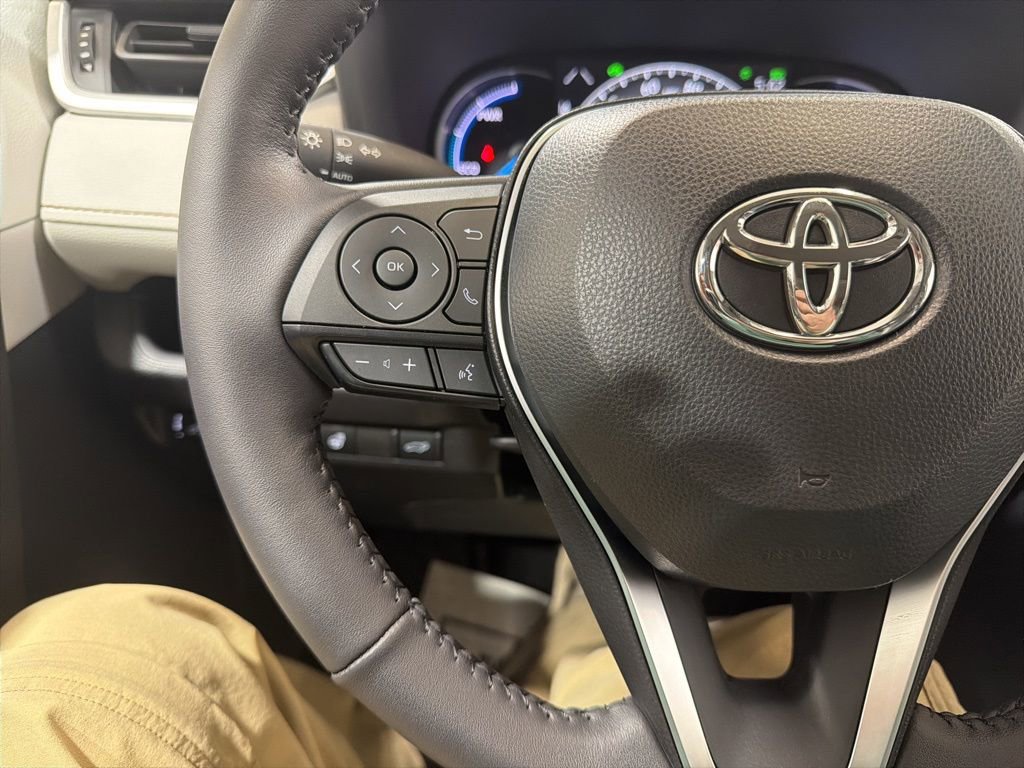 Used 2025 Toyota RAV4 XLE image 26