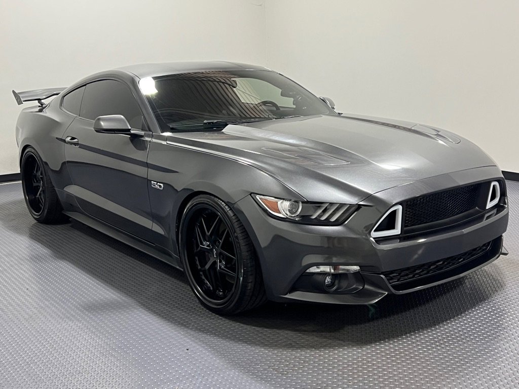Used 2017 Ford Mustang GT Premium w/ GT Performance Package image 4