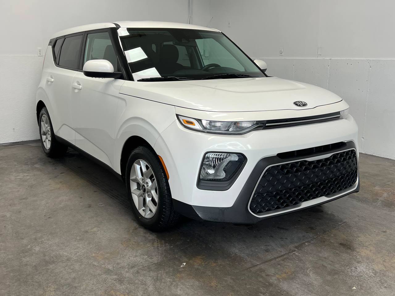 Used 2020 Kia Soul S FWD image 3