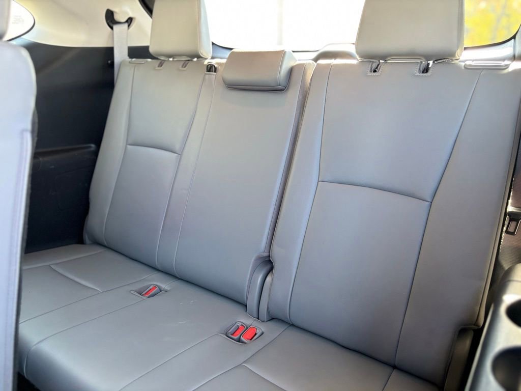 Used 2020 Toyota Highlander XLE image 22
