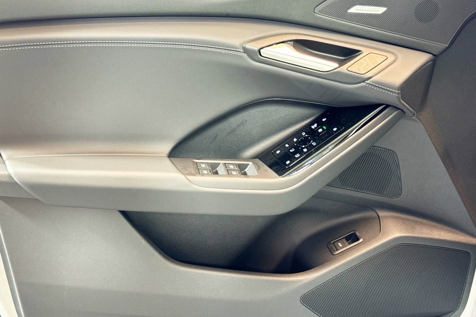 New 2027 Audi Q6 e-tron Premium Plus image 15