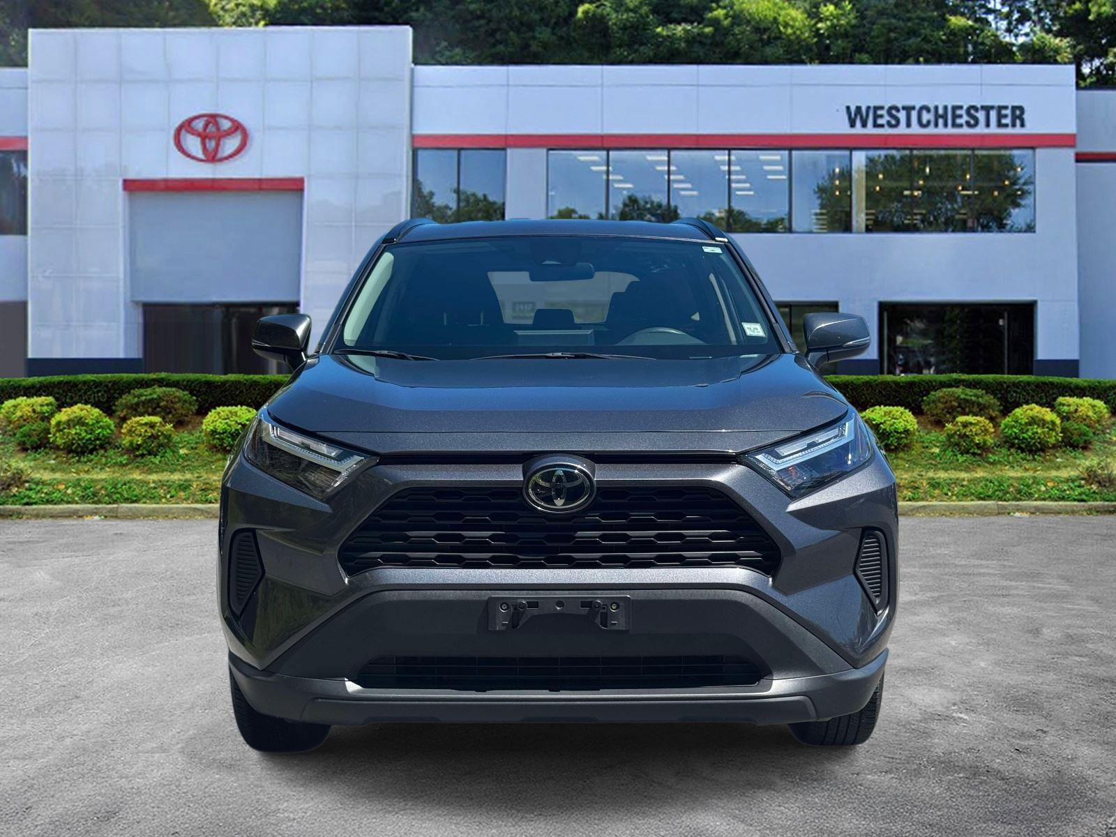 Used 2025 Toyota RAV4 XLE AWD/4WD image 2