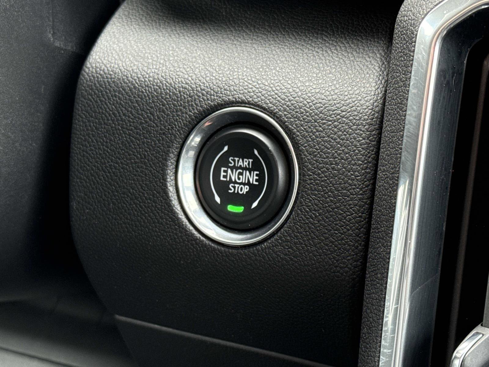 Used 2025 GMC Acadia Elevation image 13