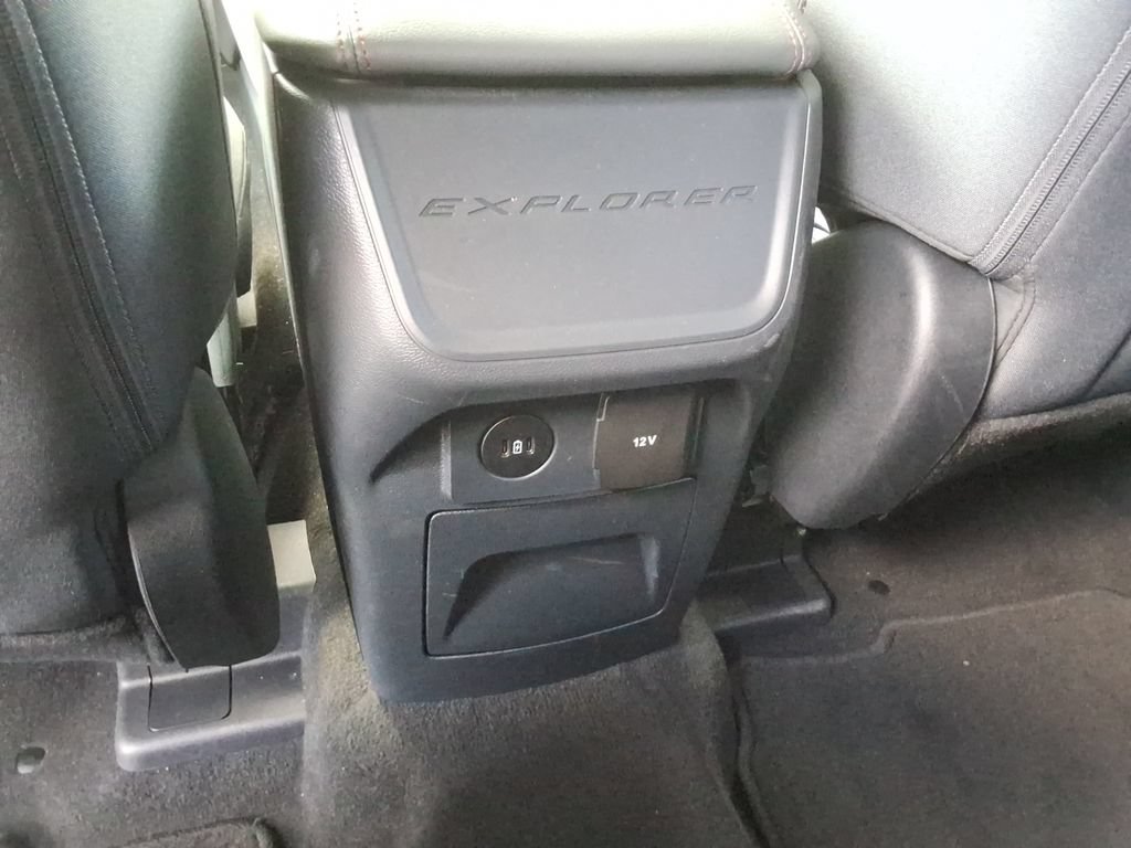 Used 2025 Ford Explorer Active RWD image 19