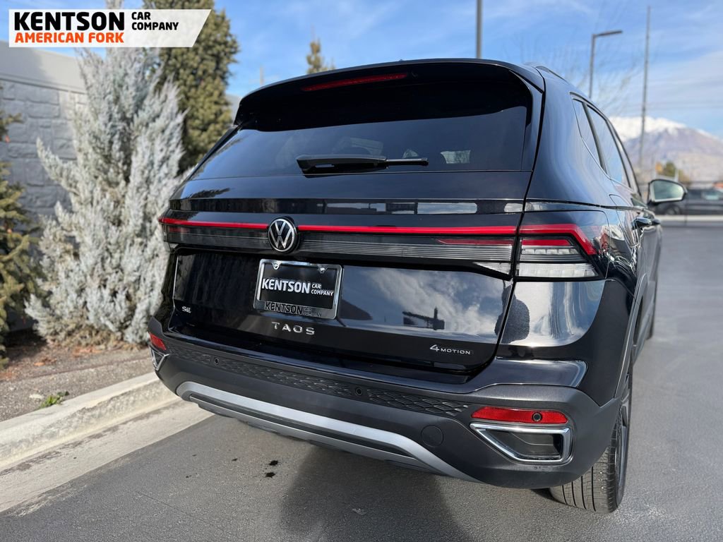 Used 2025 Volkswagen Taos SE image 41