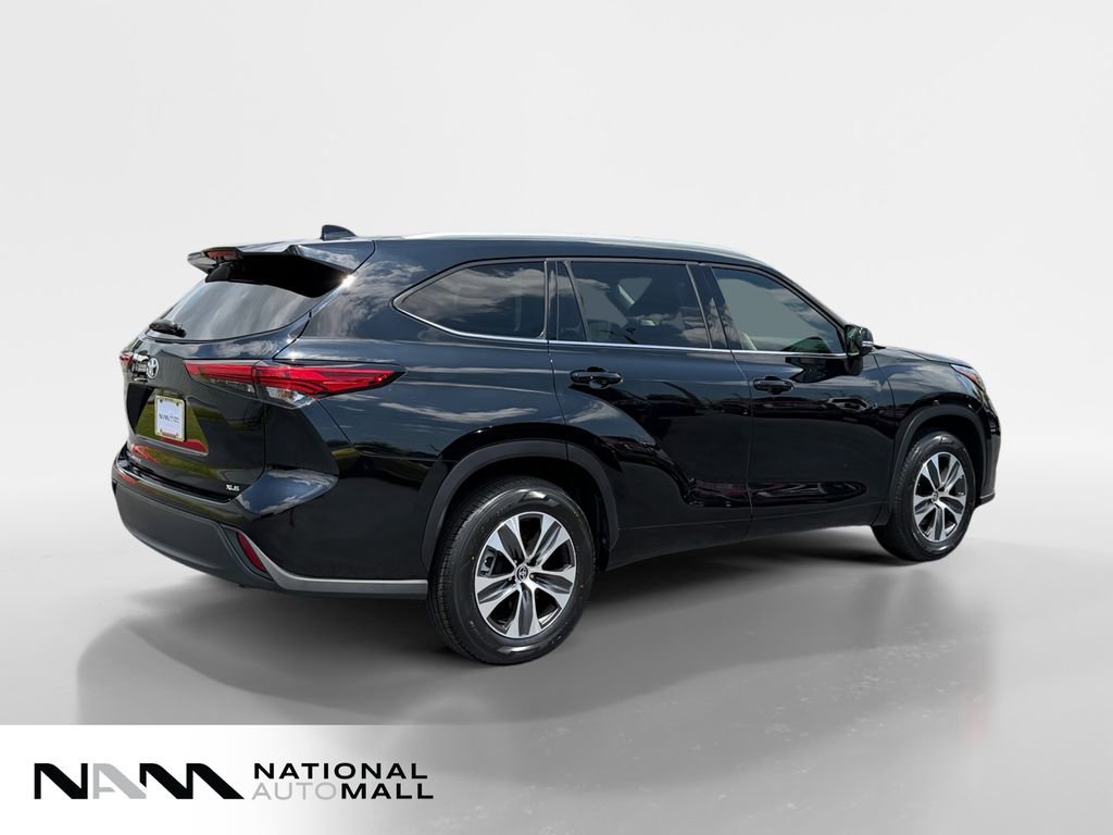 Used 2022 Toyota Highlander XLE FWD image 5