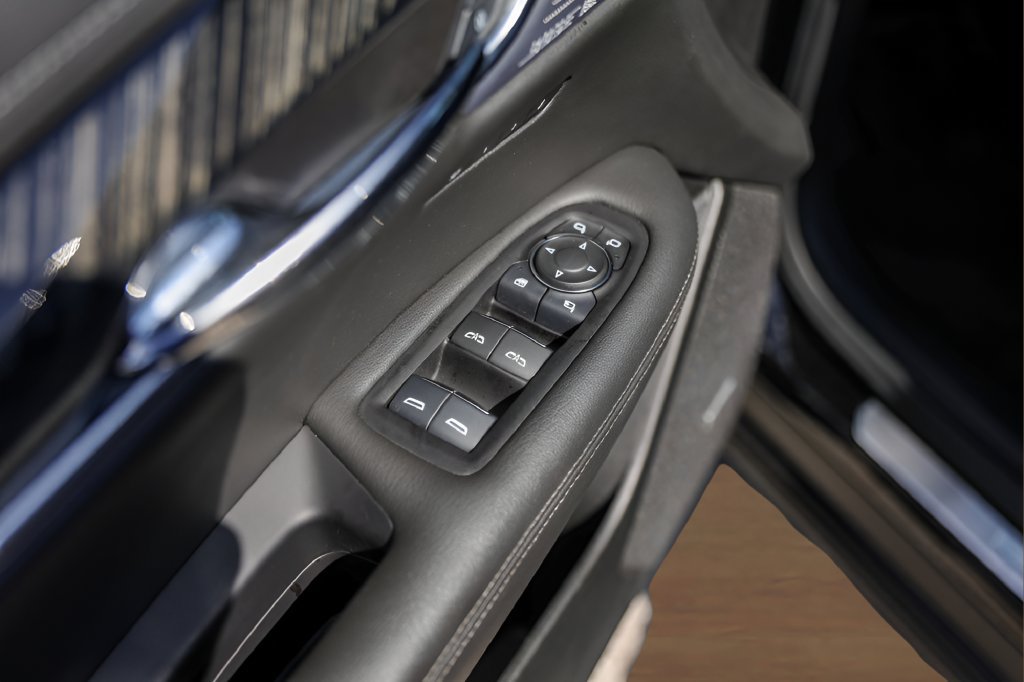 Certified 2025 Cadillac XT6 Premium Luxury FWD image 24