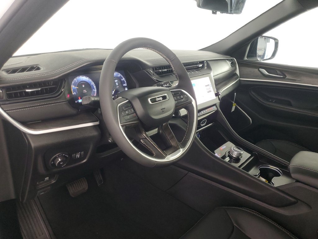 Used 2026 Jeep Grand Cherokee Limited AWD/4WD image 11