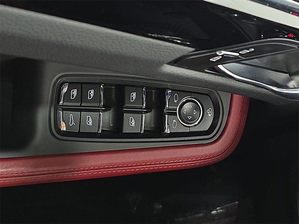Used 2025 Porsche Macan image 21