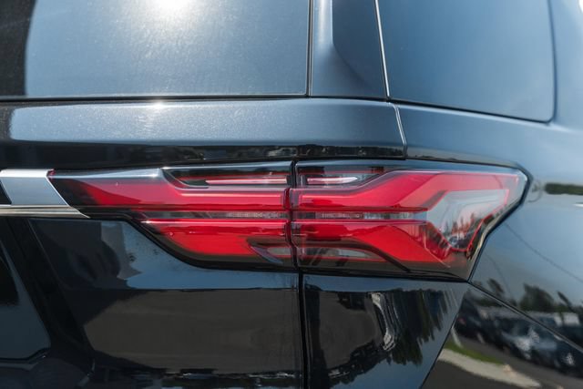 Used 2023 Chevrolet Traverse Premier AWD/4WD image 8