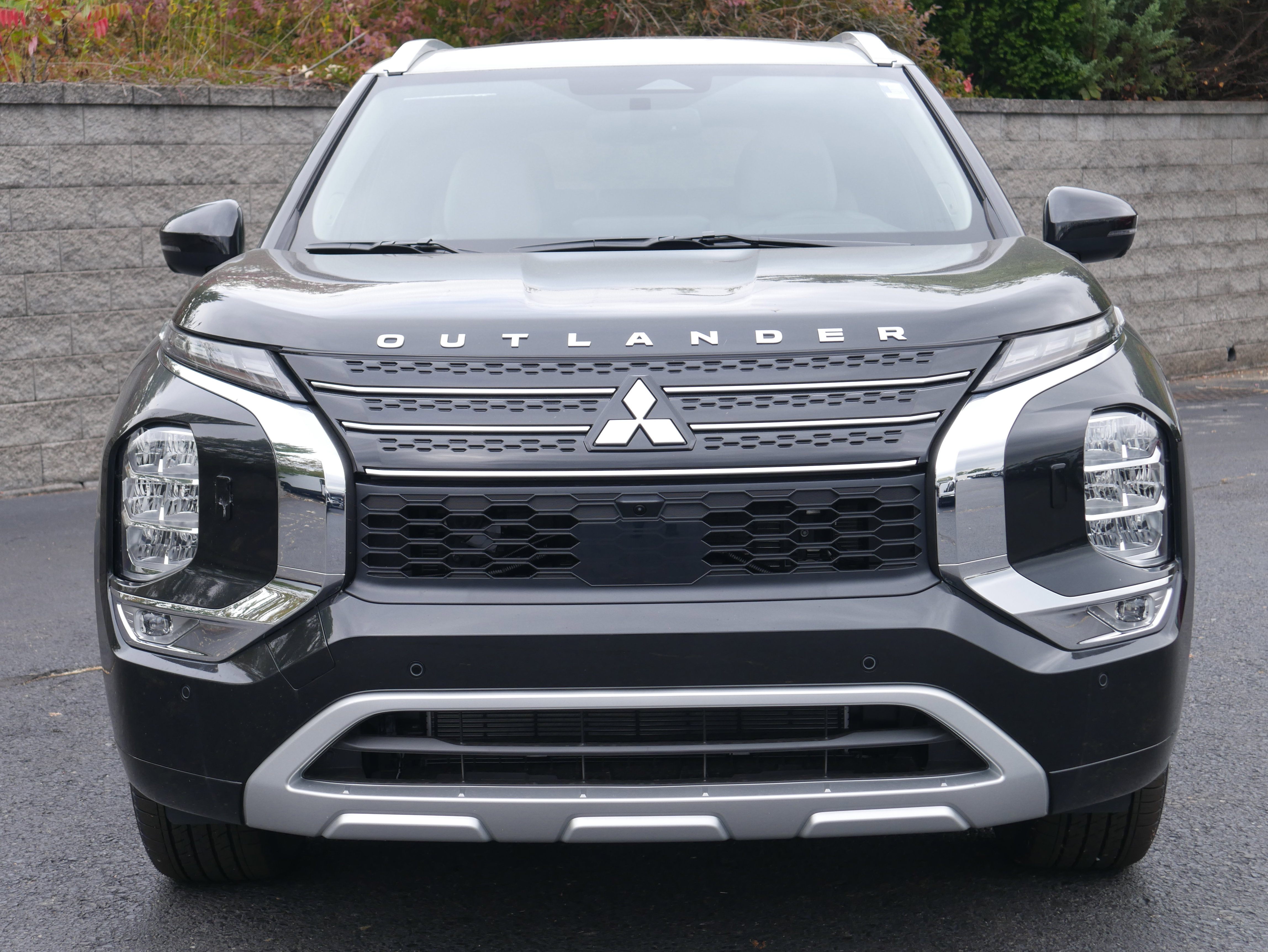 New 2025 Mitsubishi Outlander 4WD Plug-In Hybrid image 2