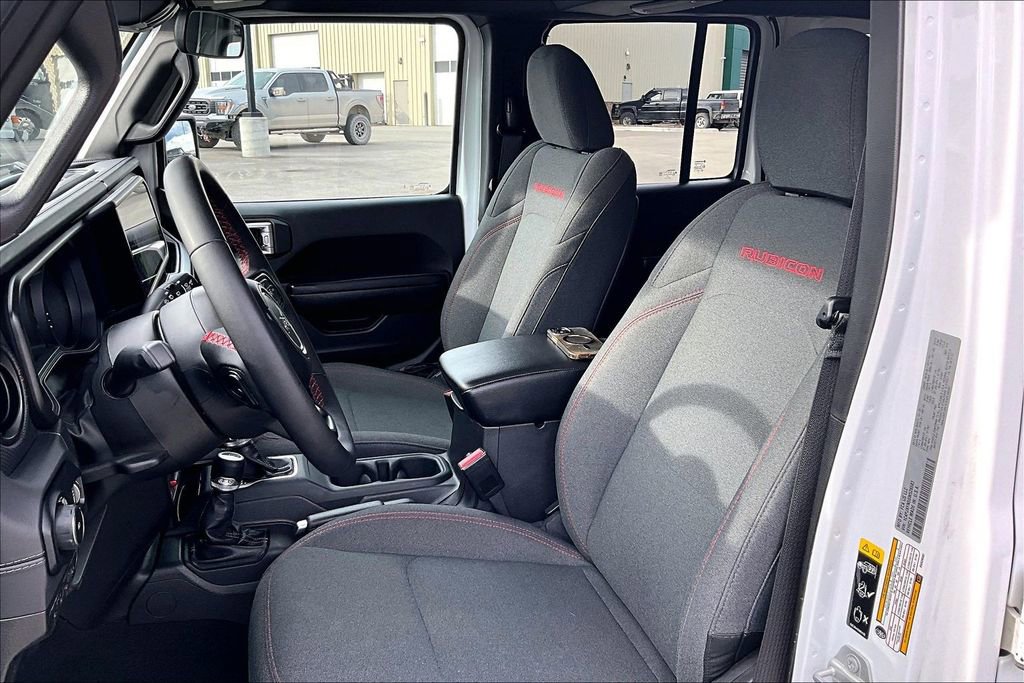 Used 2025 Jeep Wrangler Unlimited Rubicon AWD/4WD image 25