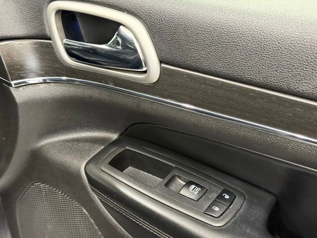 Used 2018 Jeep Grand Cherokee Limited image 27